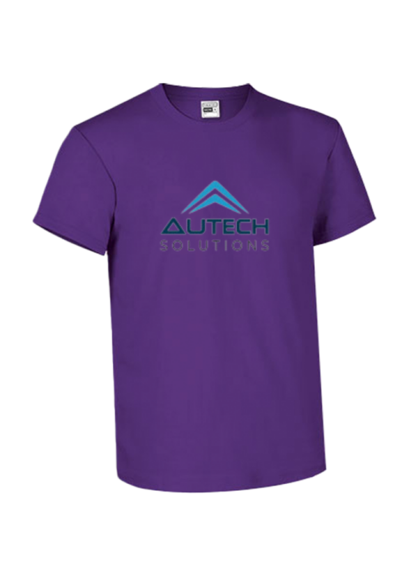 Camiseta básica de color violeta personaliza con el logotipo de nuestra empresa
