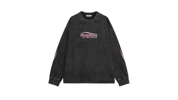 Camiseta negra con gráficos rosas estampada vintage