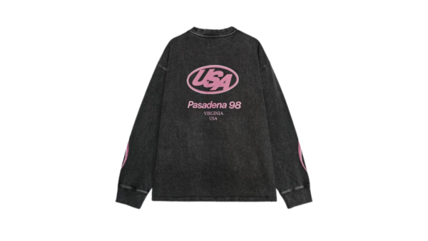 Camiseta negra con gráficos rosas estampada vintage