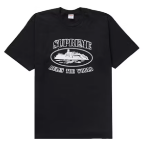 Camiseta negra con logotipo SUPREME